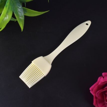 Silicone Kitchen Oil Spatula Brush with Handle Pastry Cake Brush (17 cm 1 Pc)